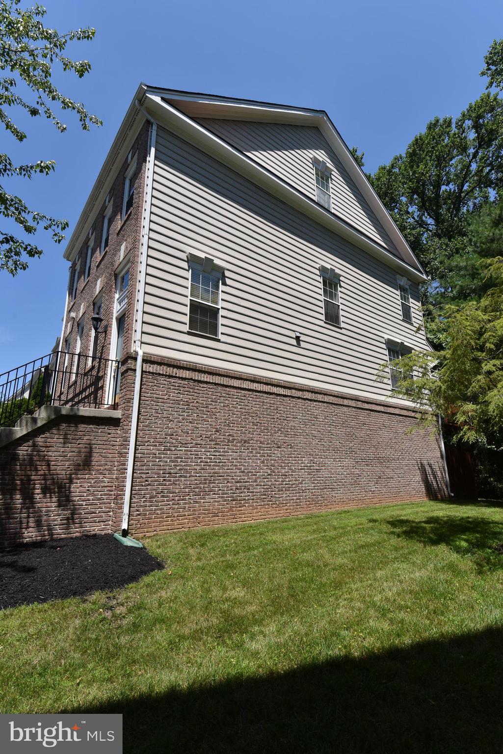 WINDSOR MEWS - Residential