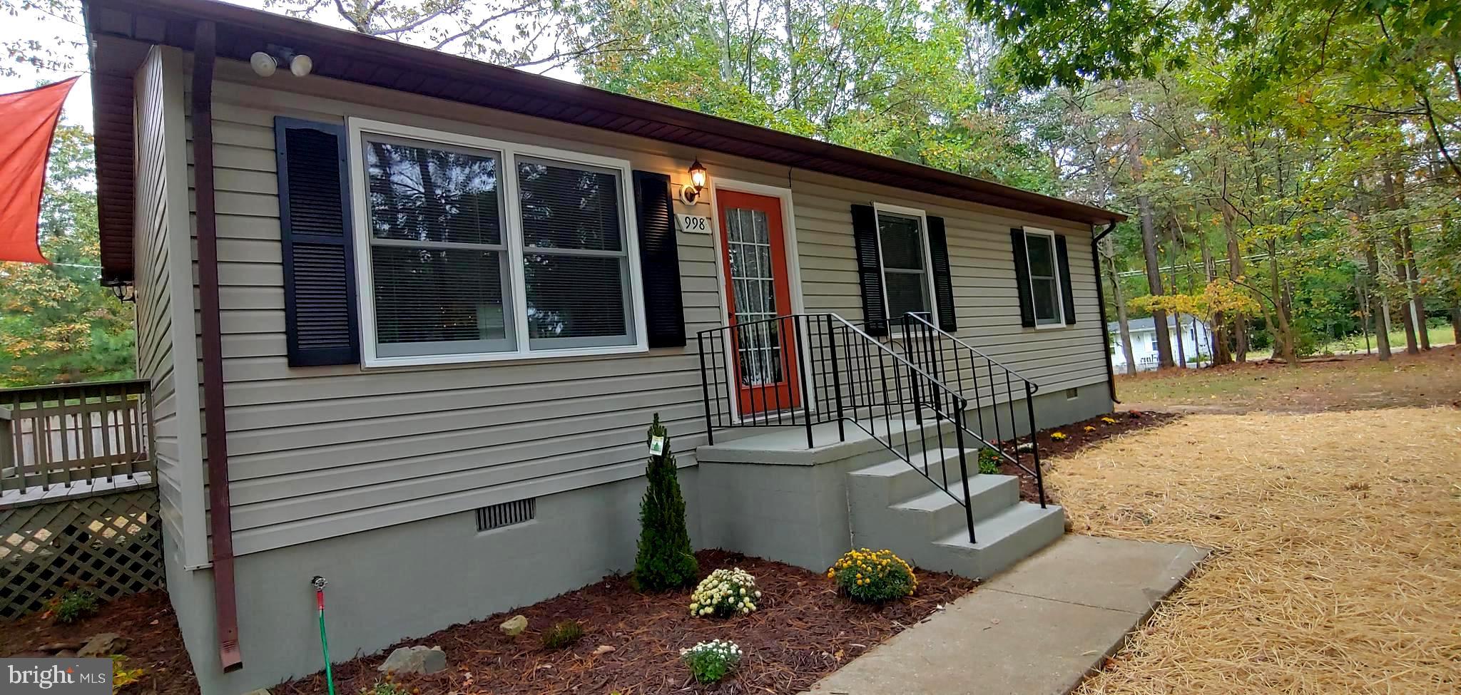 Don't miss your chance at this Mimosa Homes remodel just in time for the Fall festivities. Updates include new kitchen and baths, paint, flooring, and central air. Ample outdoor space with a deck to enjoy morning coffee or evening beverages under the shade sail.