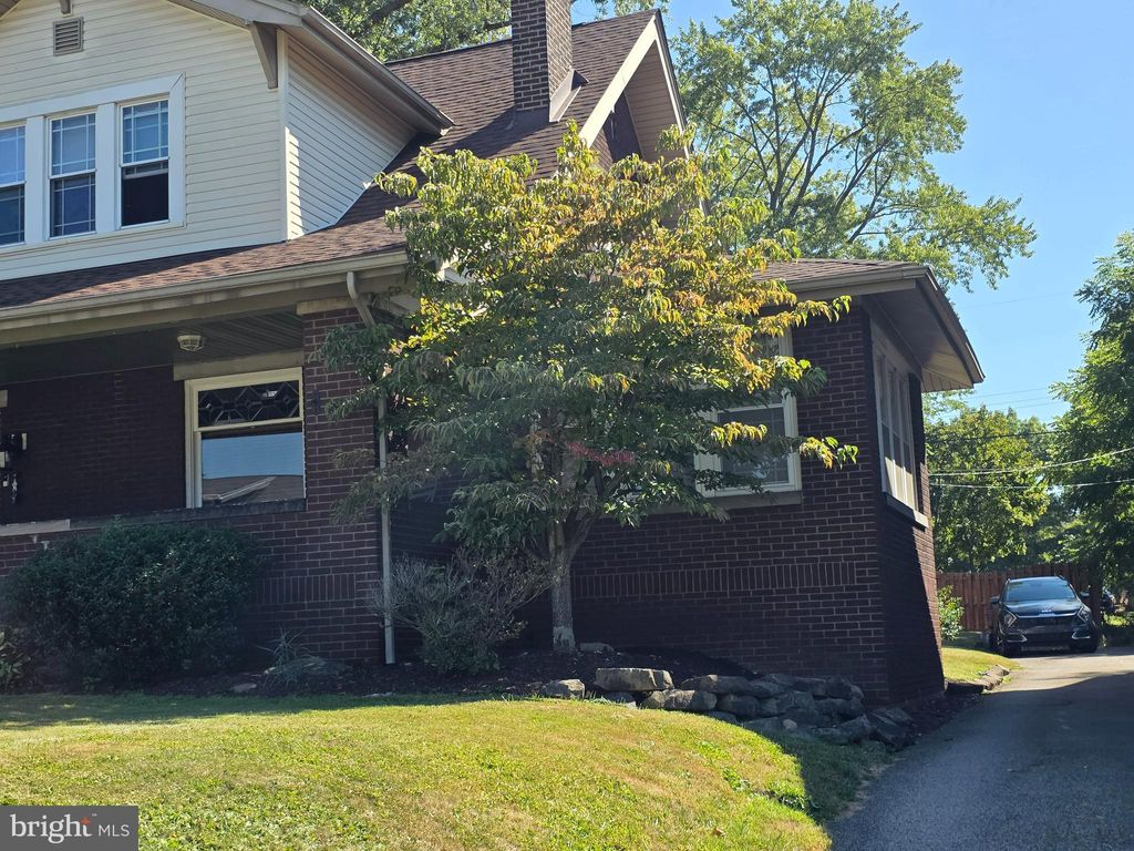 Photo of 140 Case Avenue, SHARON, PA 16146 (MLS # PAME2000082)