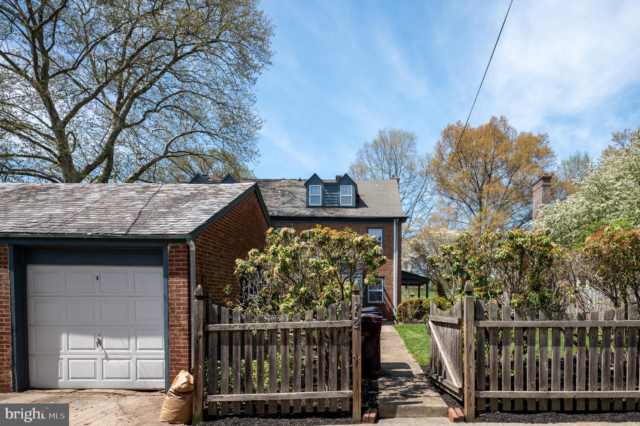 WAWASET PARK - Residential