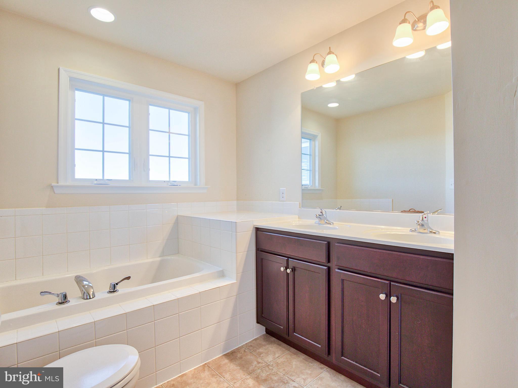 LAKELAND PLACE - Residential