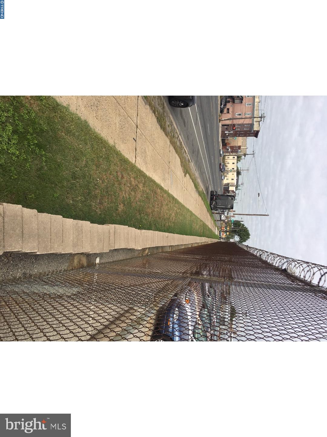 FISHTOWN - Land