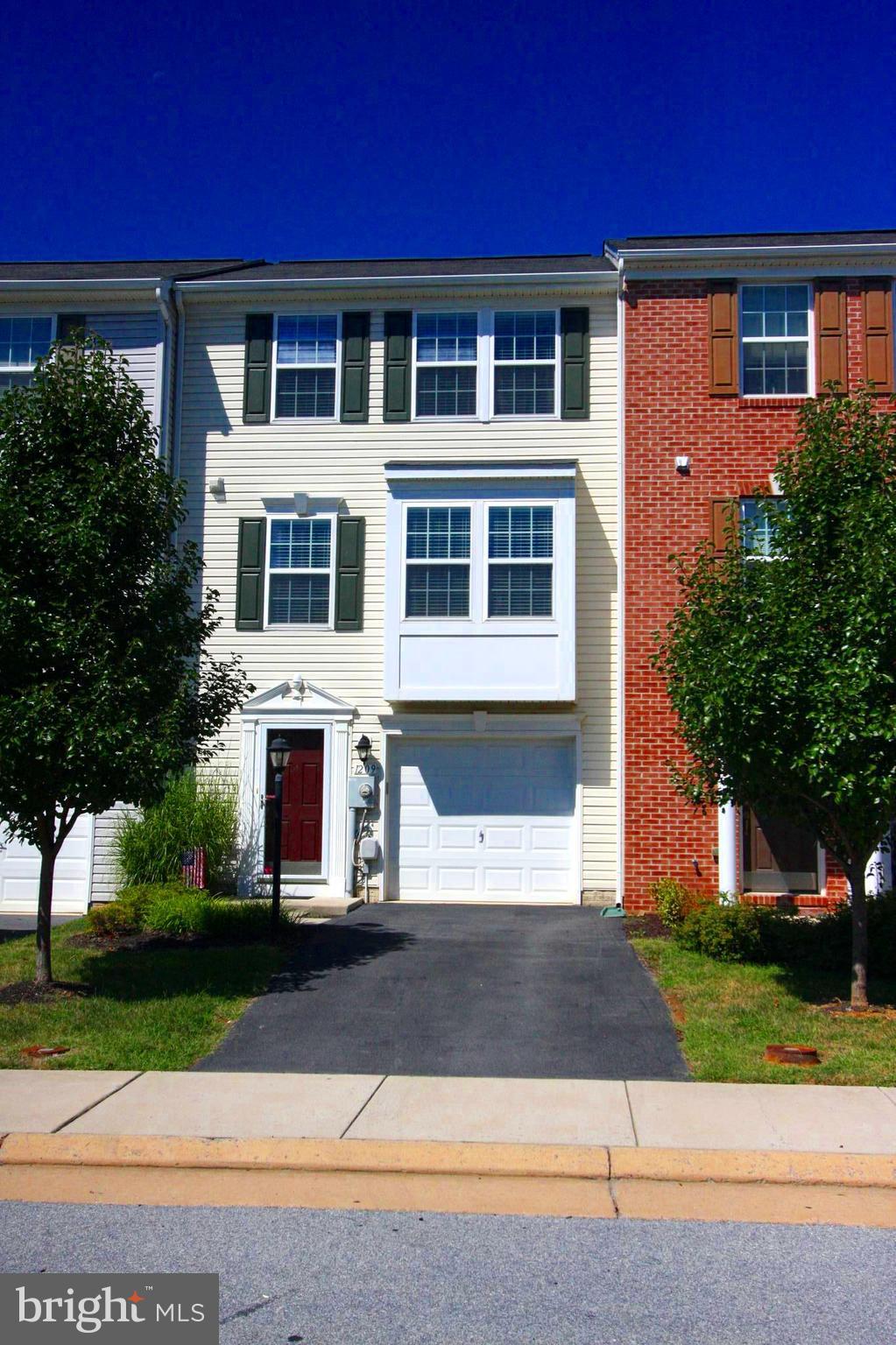 LAKELAND PLACE - Residential