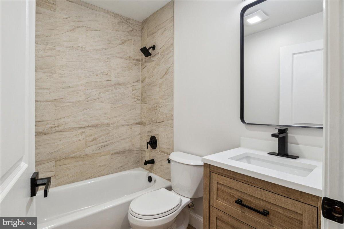 OAKTREE HOLLOW - Residential