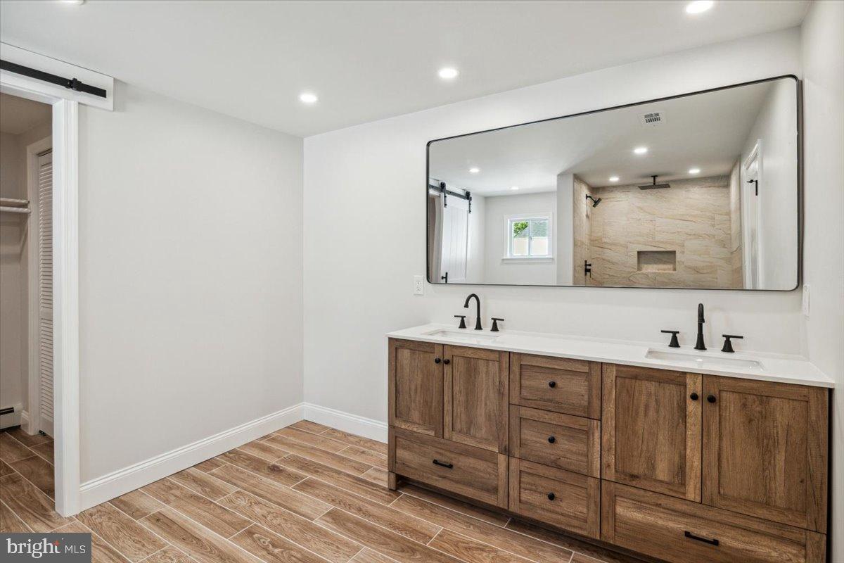 OAKTREE HOLLOW - Residential