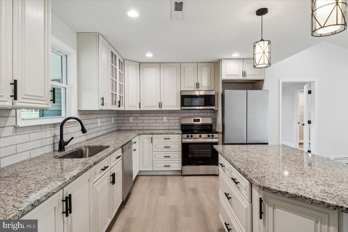 OAKTREE HOLLOW - Residential