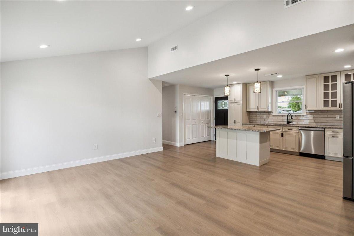 OAKTREE HOLLOW - Residential