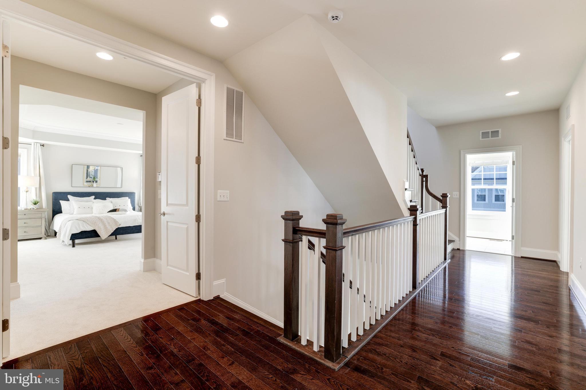 MANOR RIDGE - Residential