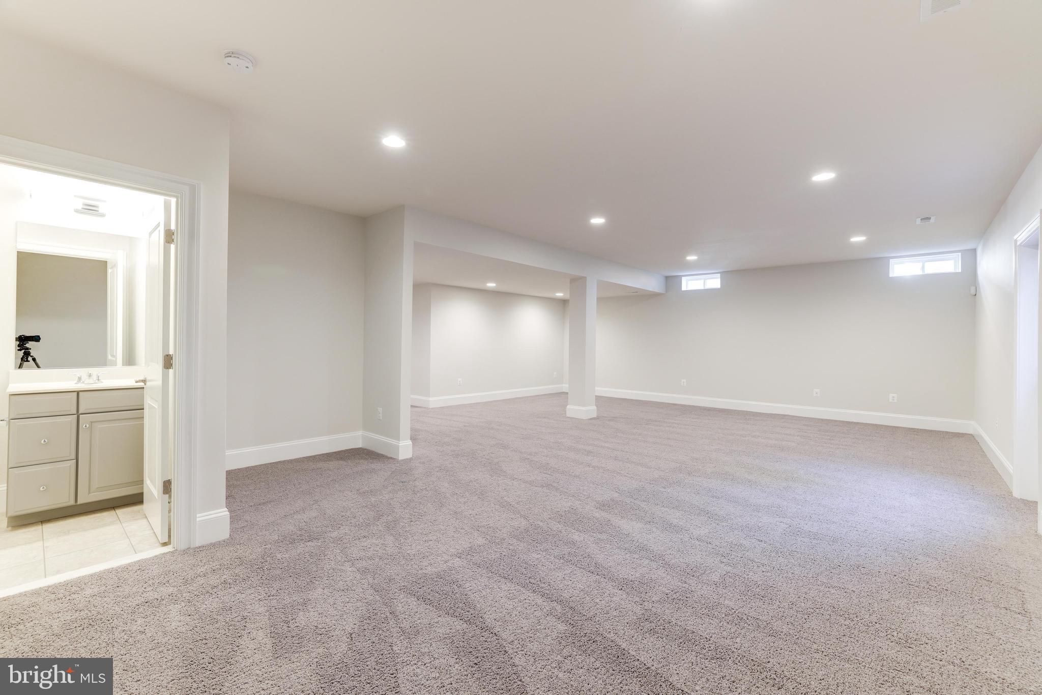 MANOR RIDGE - Residential