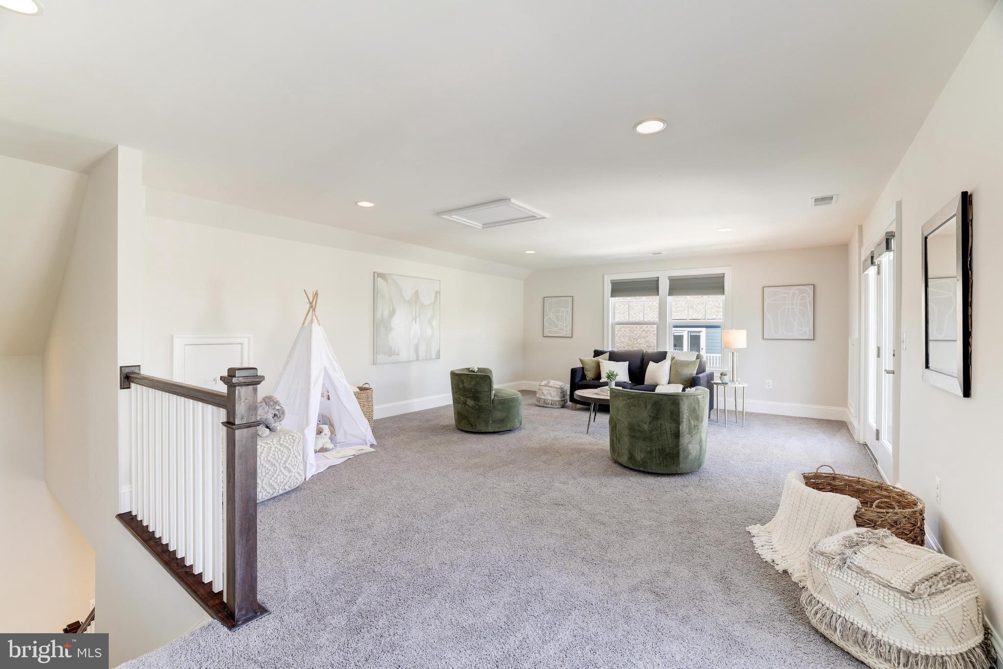 MANOR RIDGE - Residential