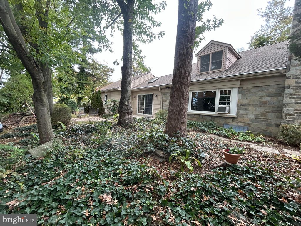 Photo of 203 Hillside Terrace, YORK, PA 17408 (MLS # PAYK2091766)