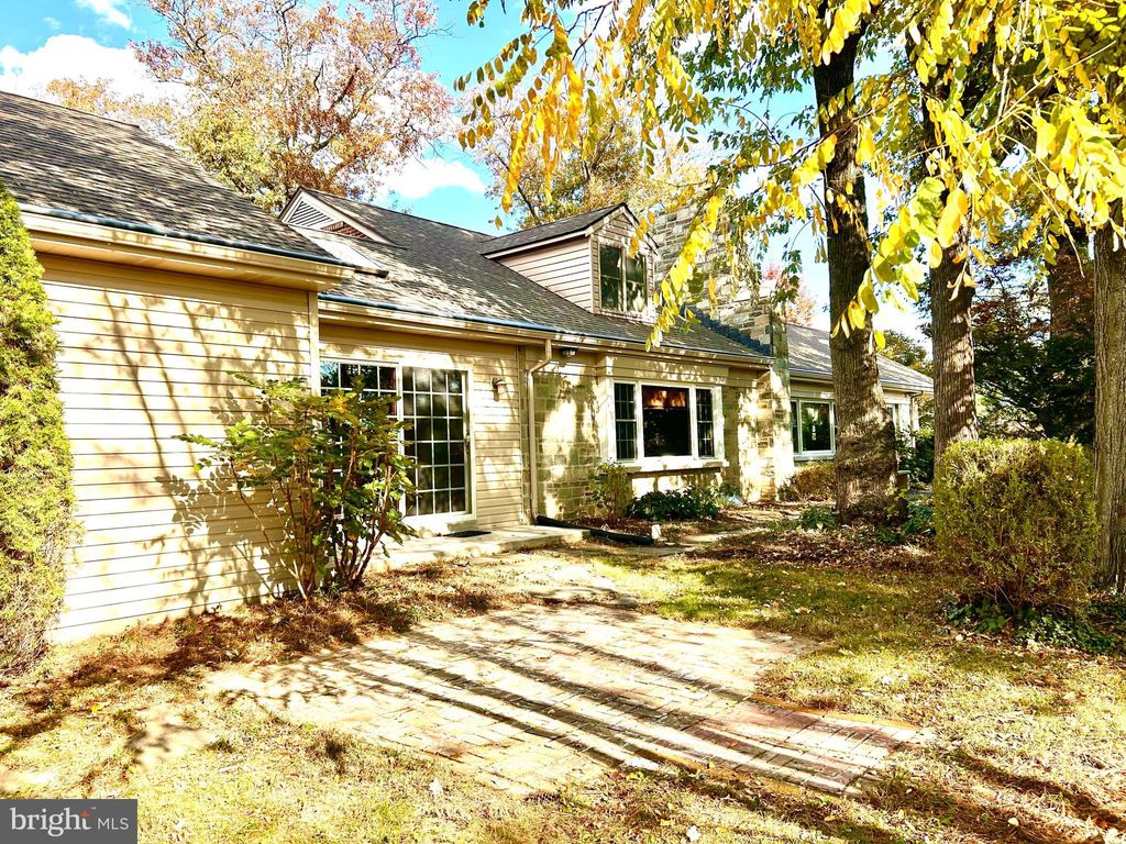 Photo of 203 Hillside Terrace, YORK, PA 17408 (MLS # PAYK2091766)