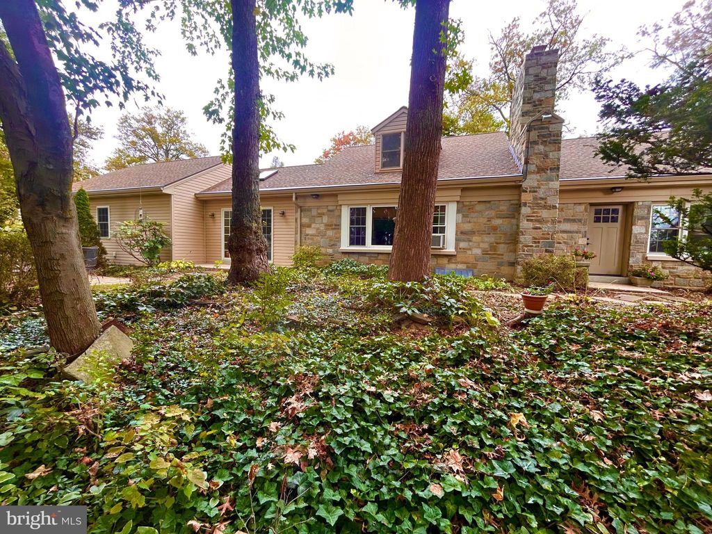 Photo of 203 Hillside Terrace, YORK, PA 17408 (MLS # PAYK2091766)