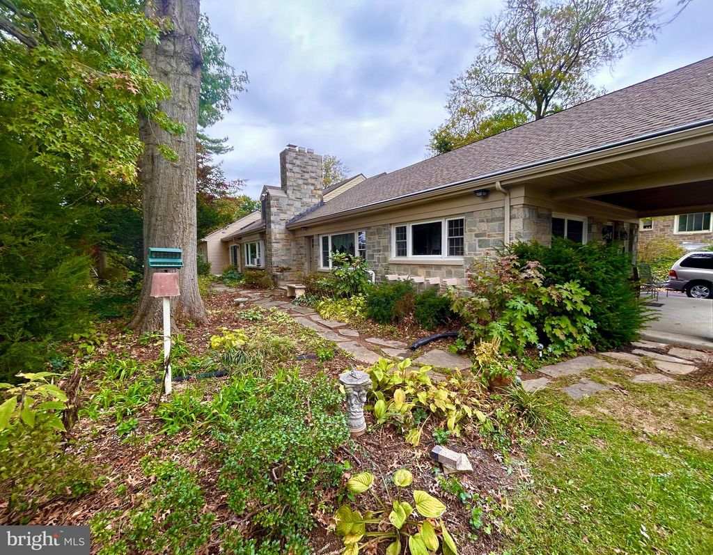 Photo of 203 Hillside Terrace, YORK, PA 17408 (MLS # PAYK2091766)