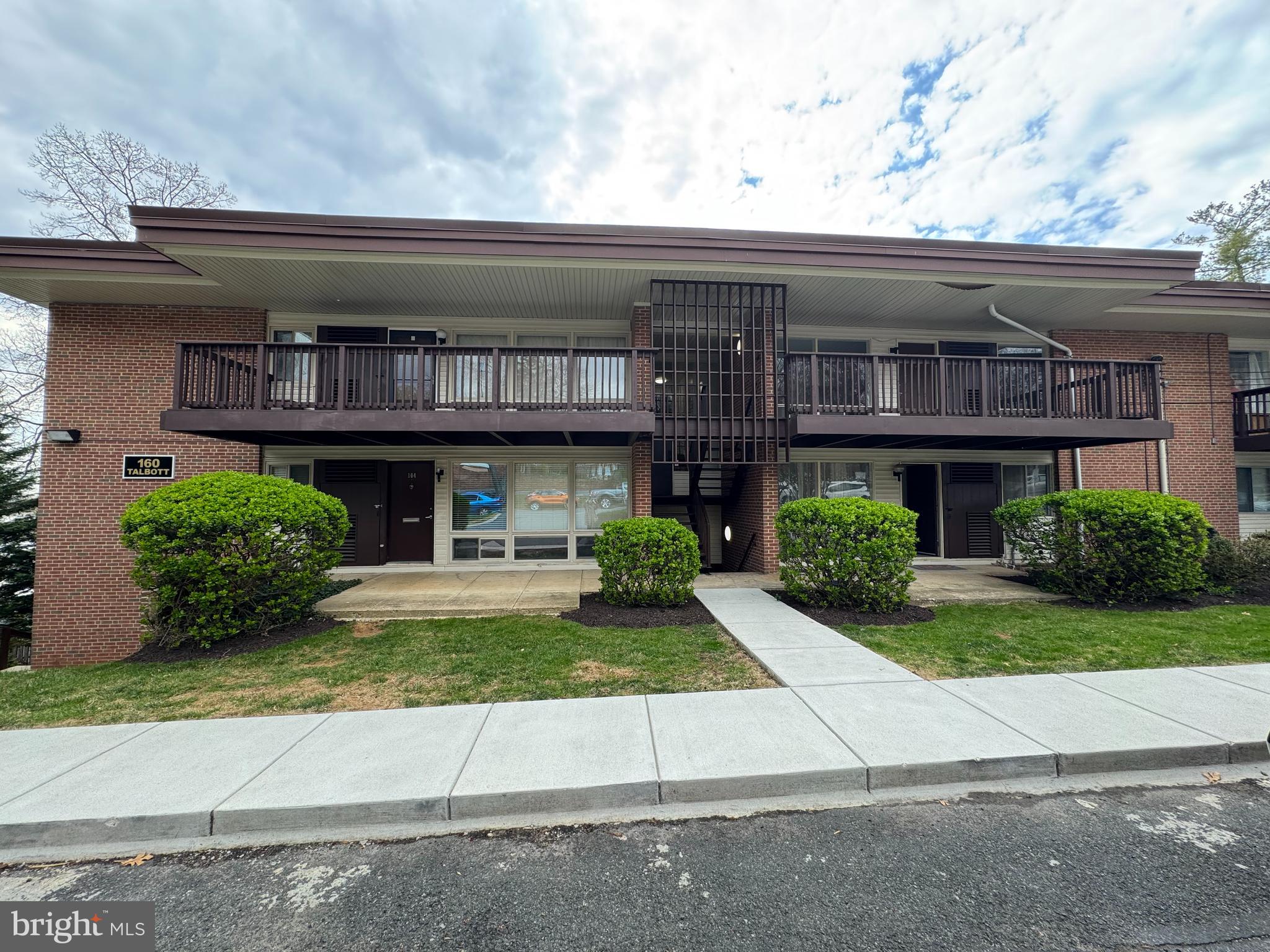 WOODMONT SPRINGS - Residential