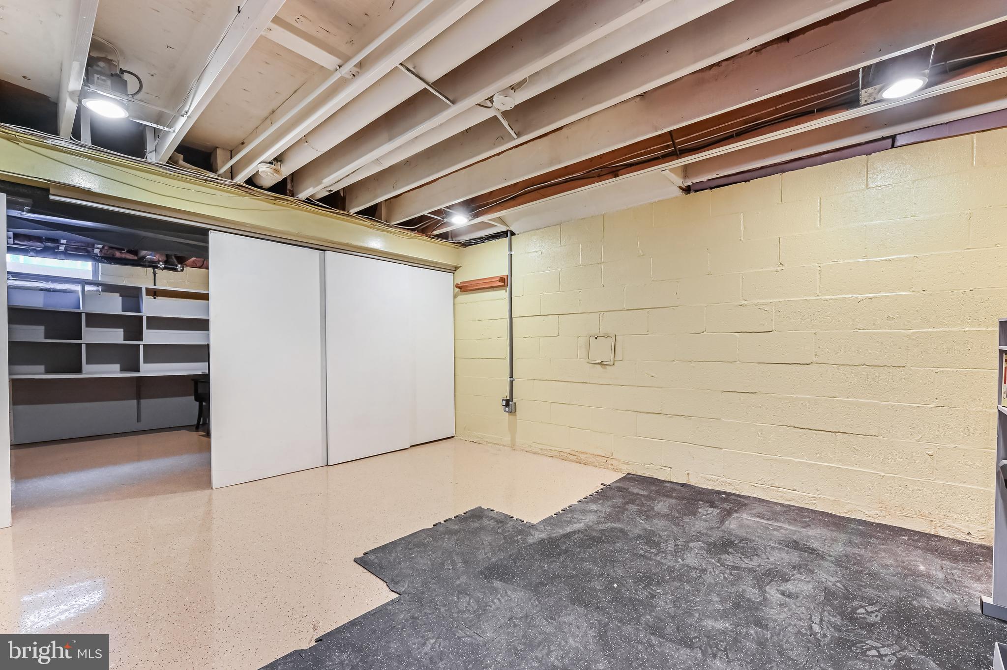 BAY HILLS - Residential