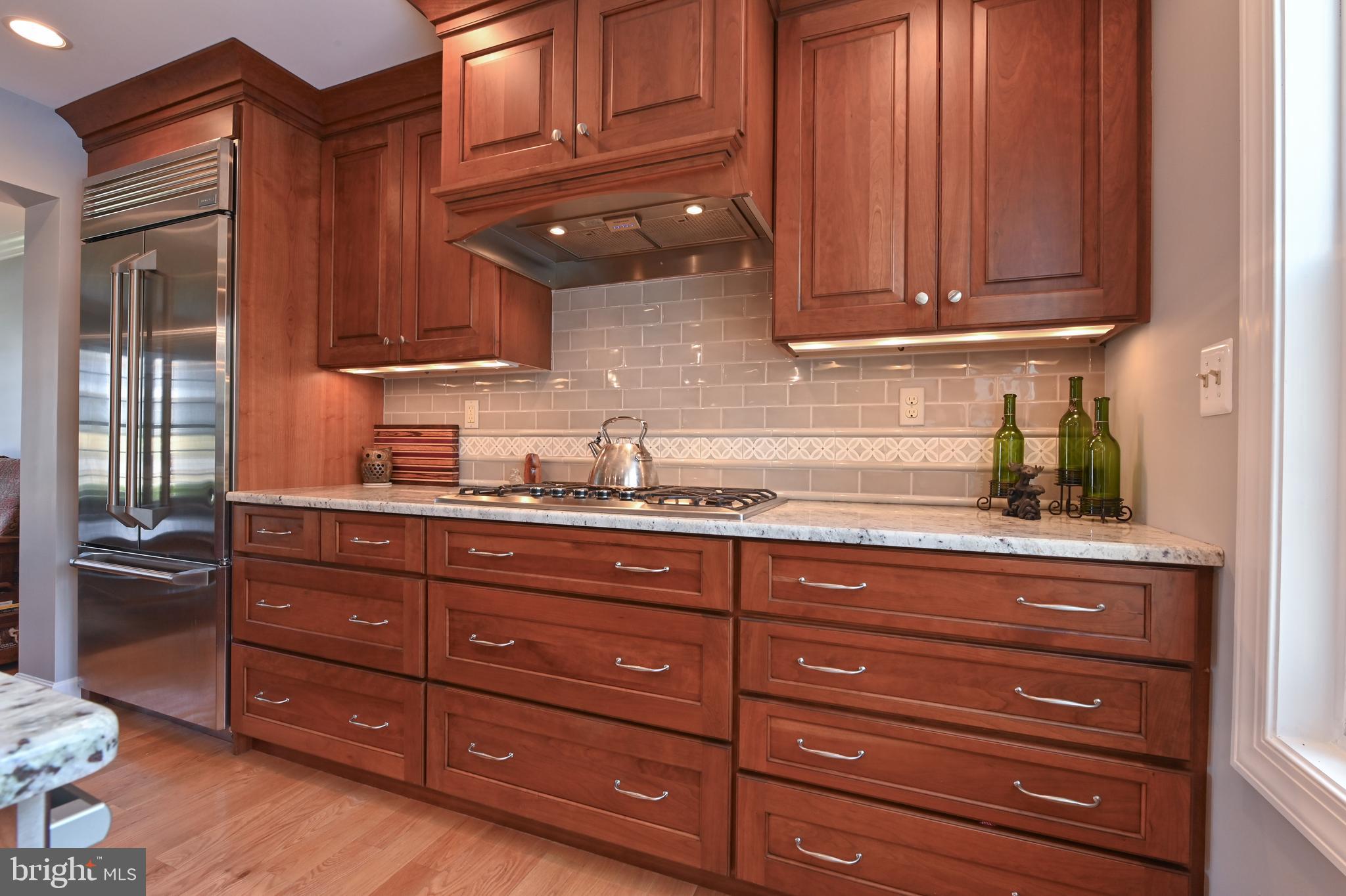 BAY HILLS - Residential