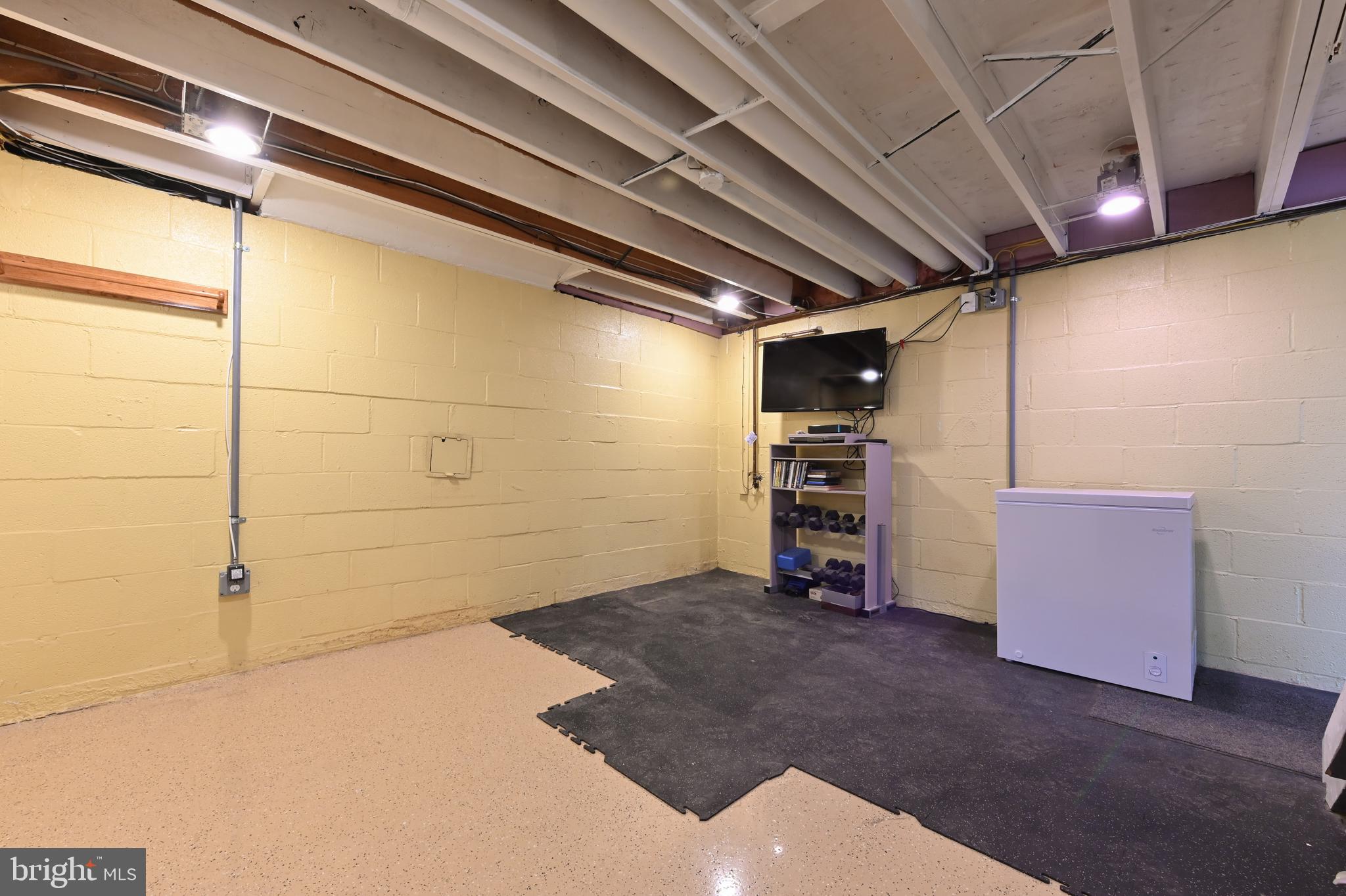 BAY HILLS - Residential