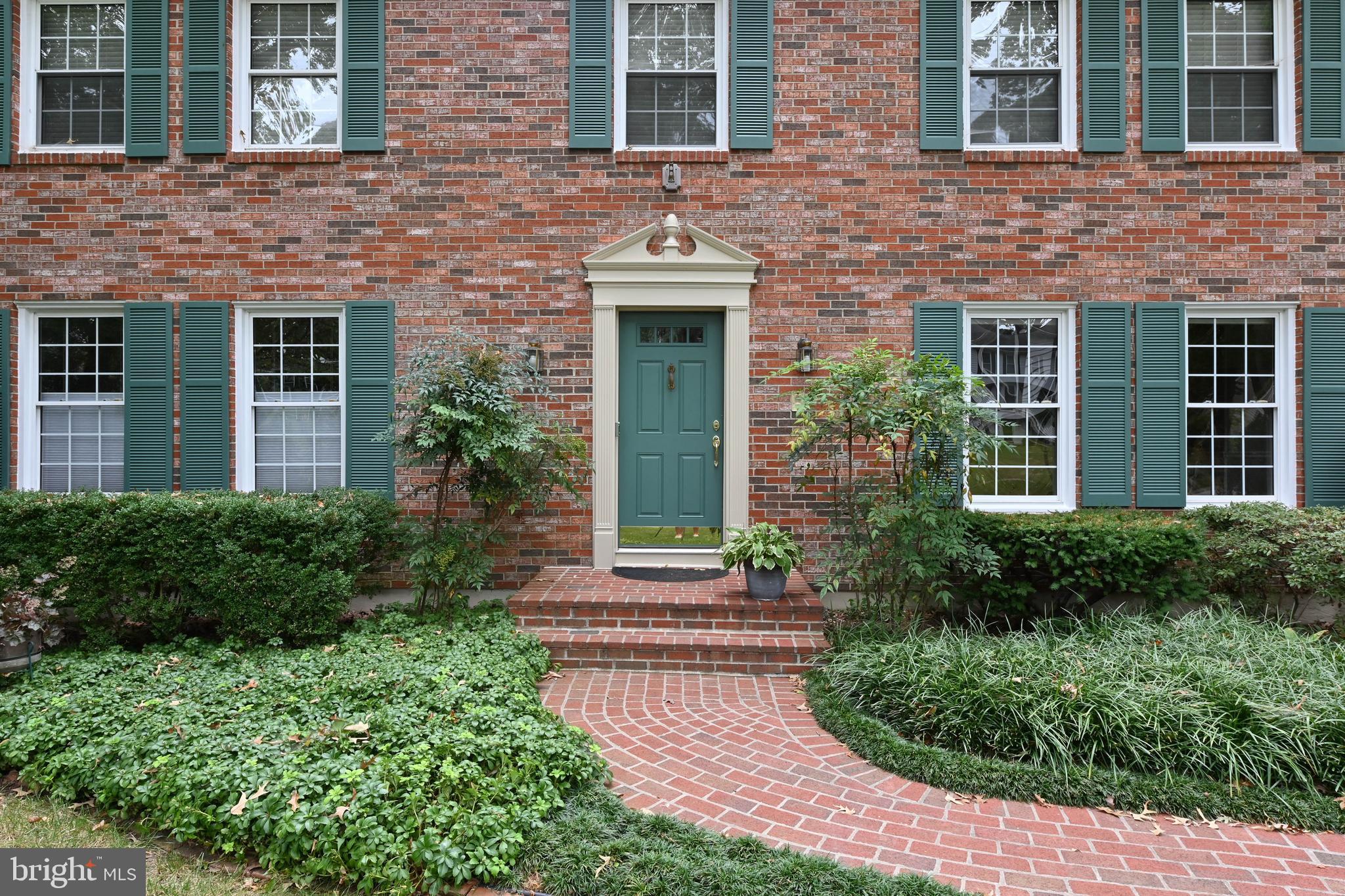 BAY HILLS - Residential