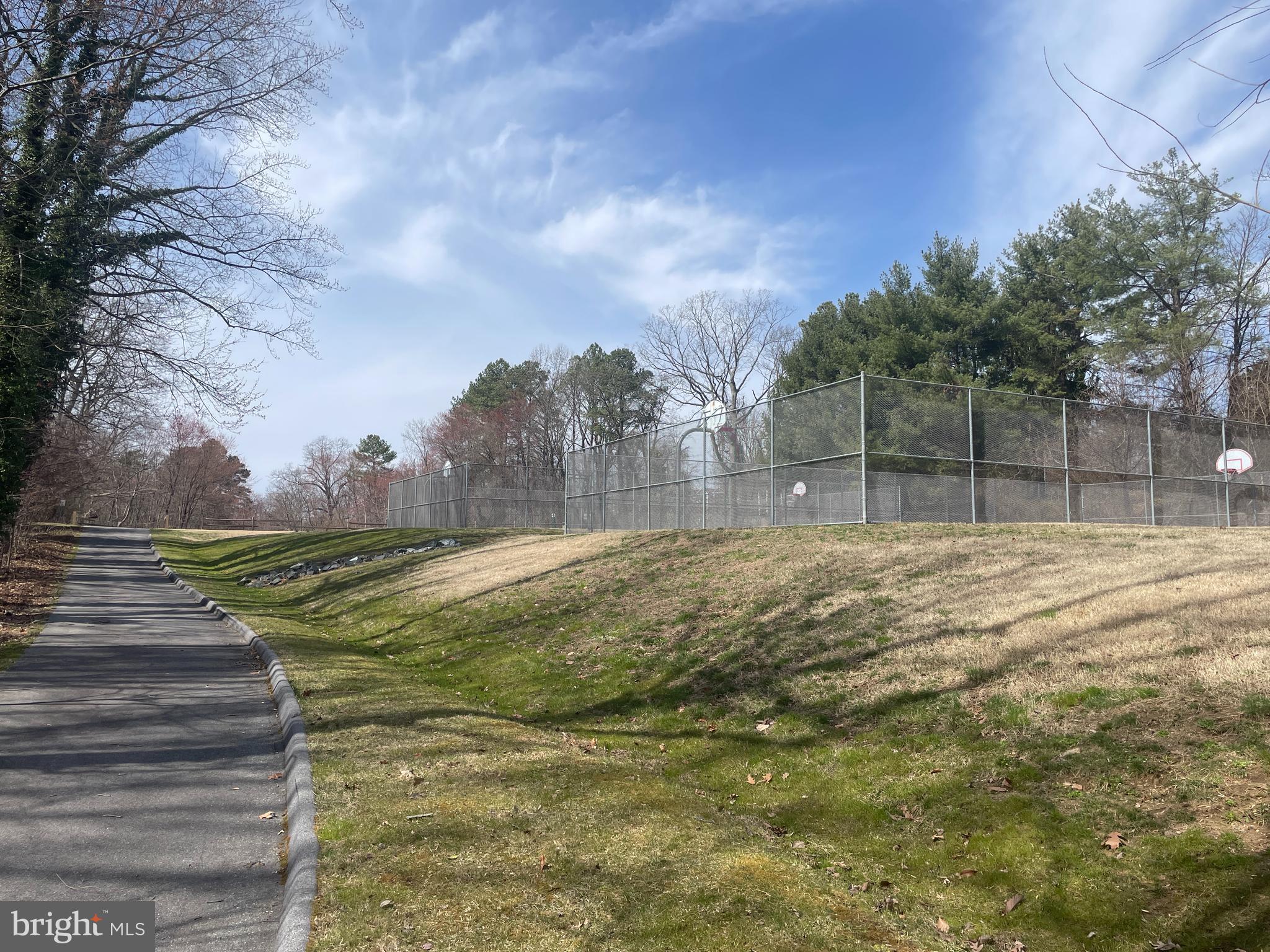 BAY HILLS - Residential