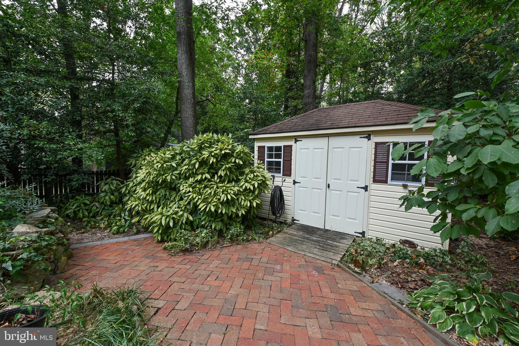 BAY HILLS - Residential