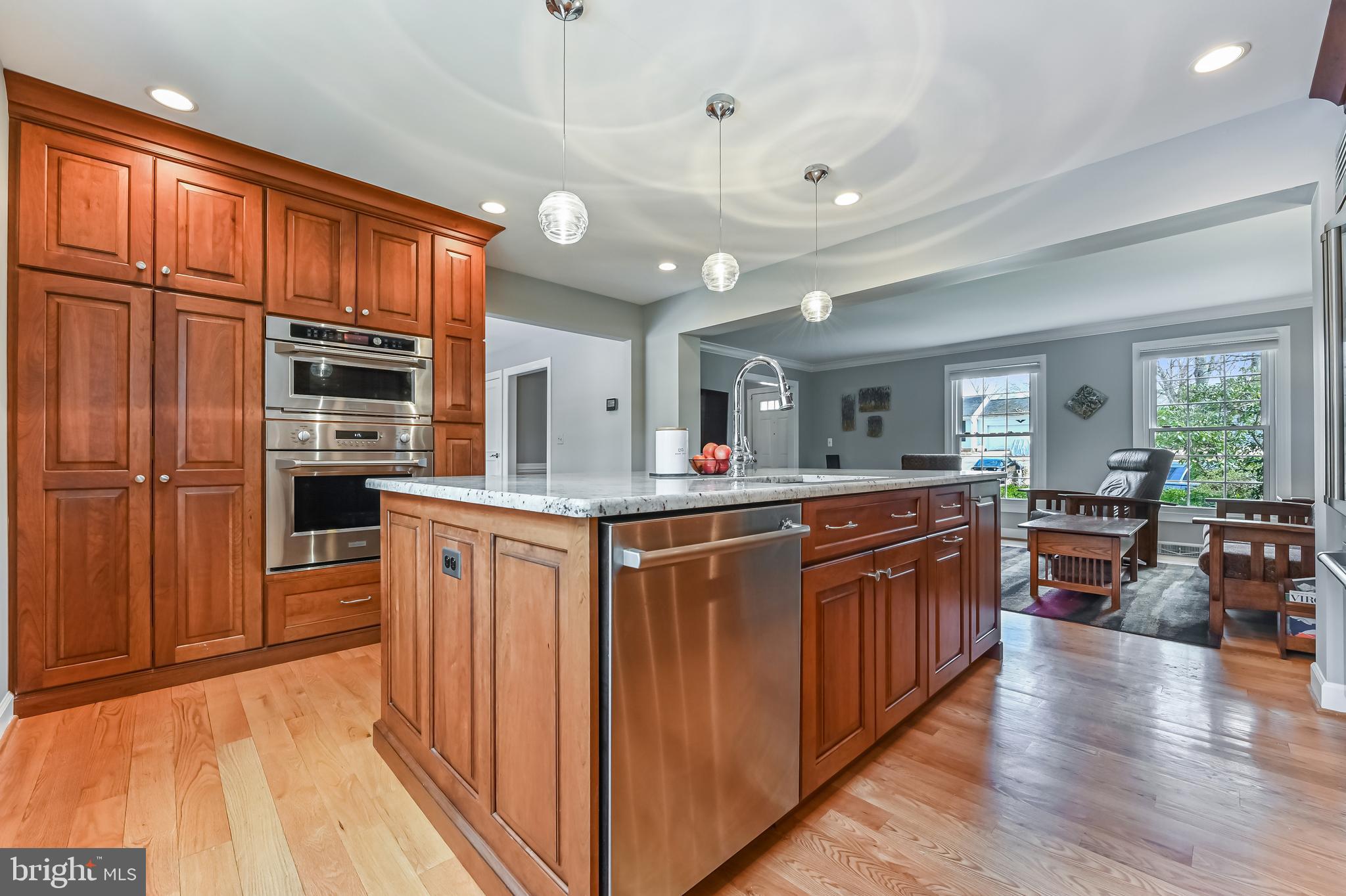 BAY HILLS - Residential