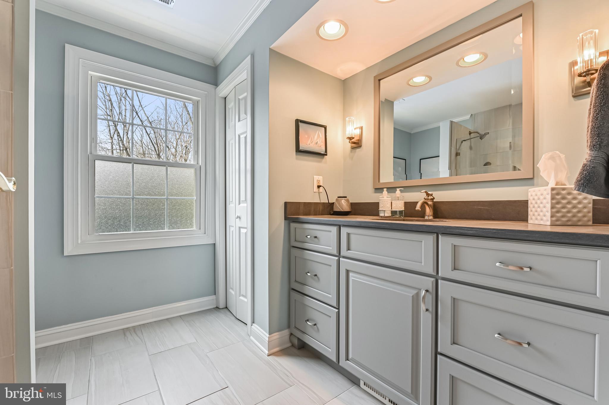 BAY HILLS - Residential