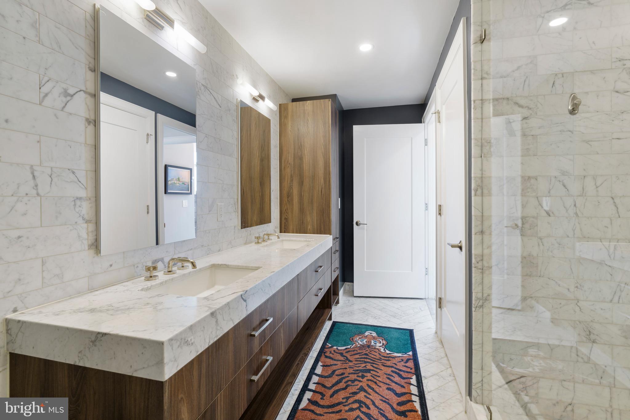 HARBOR EAST - Residential