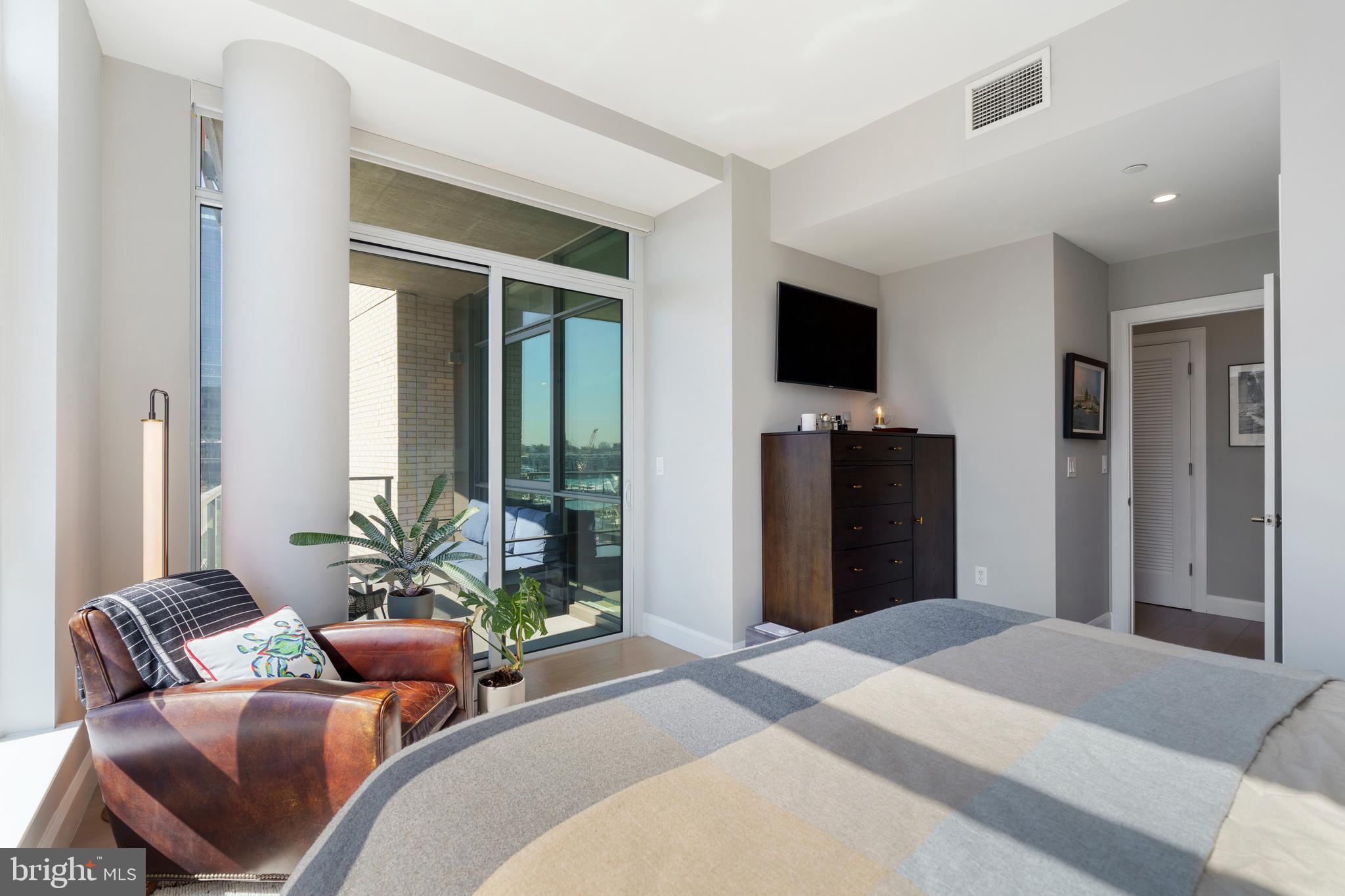 HARBOR EAST - Residential