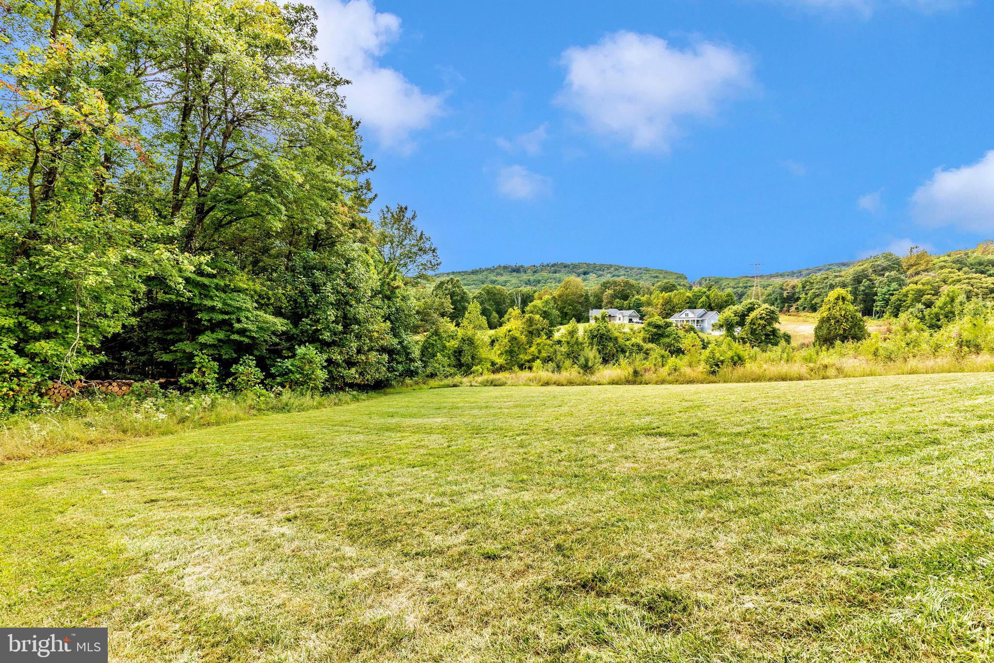 TWISTING ACRES - Residential