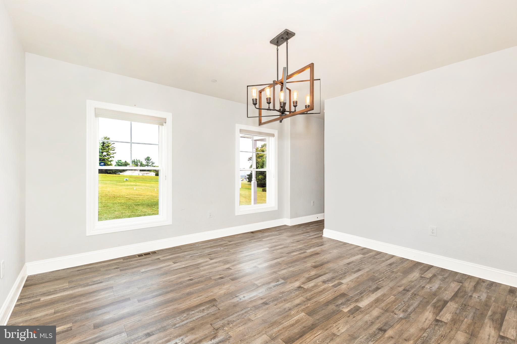 TWISTING ACRES - Residential