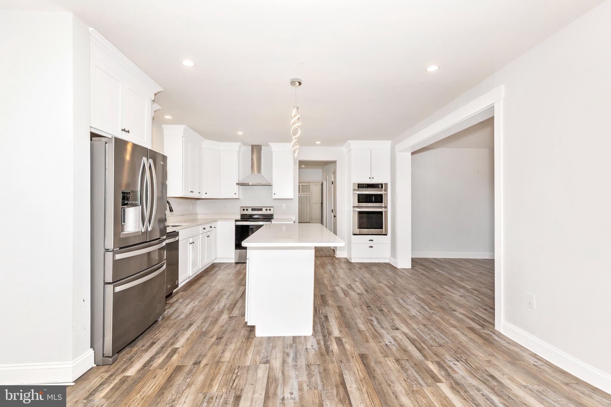 TWISTING ACRES - Residential