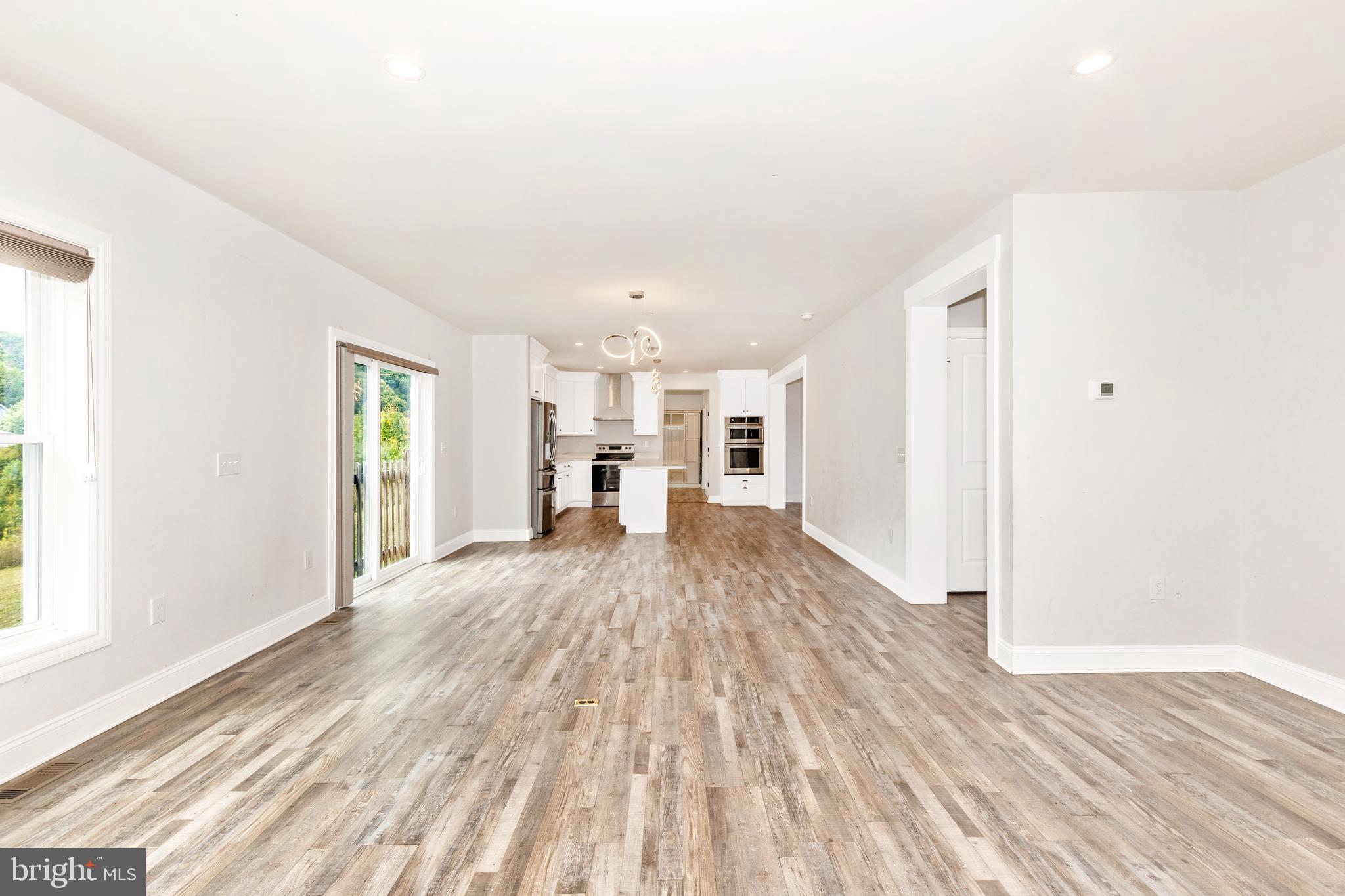 TWISTING ACRES - Residential