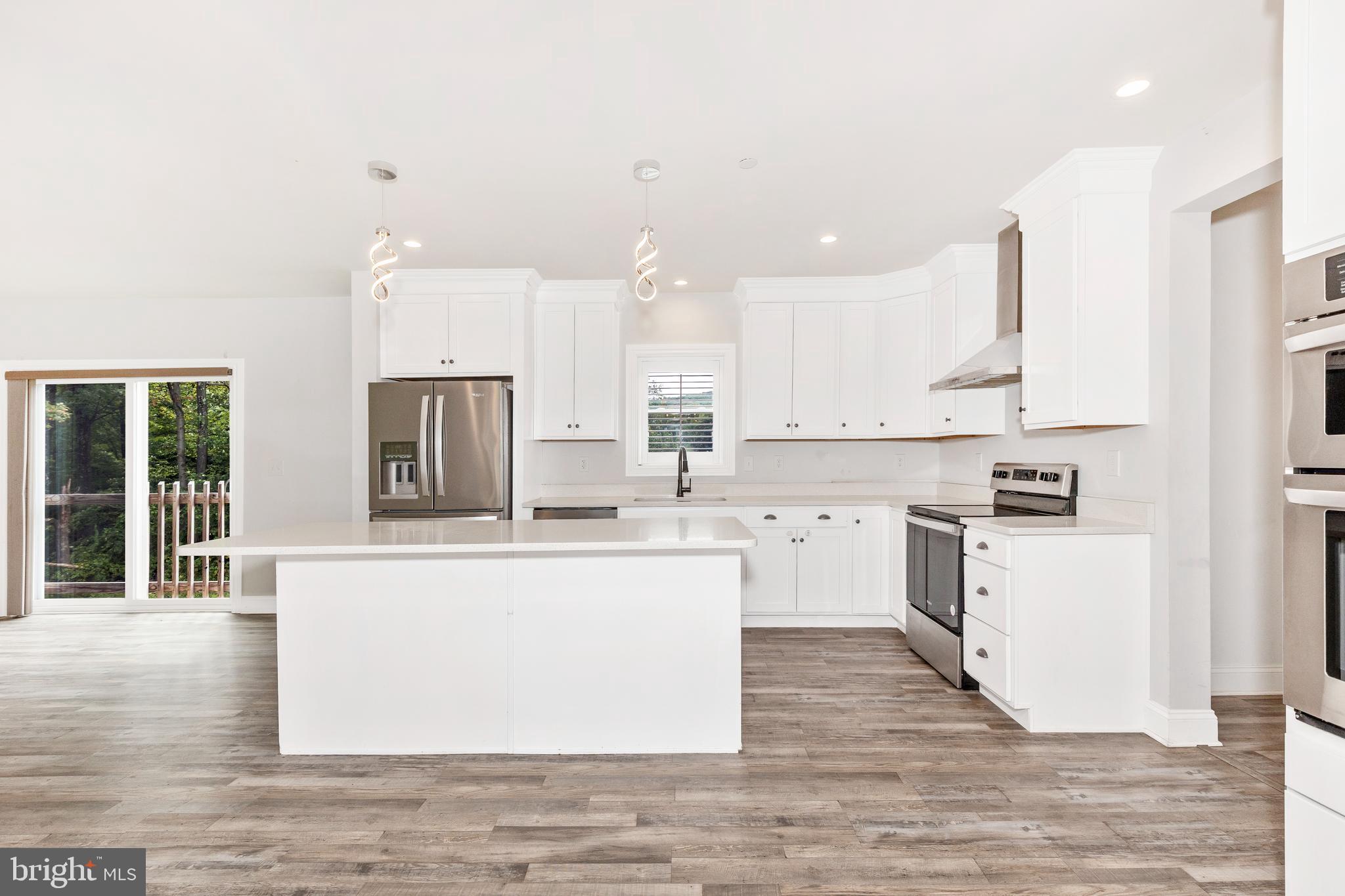 TWISTING ACRES - Residential