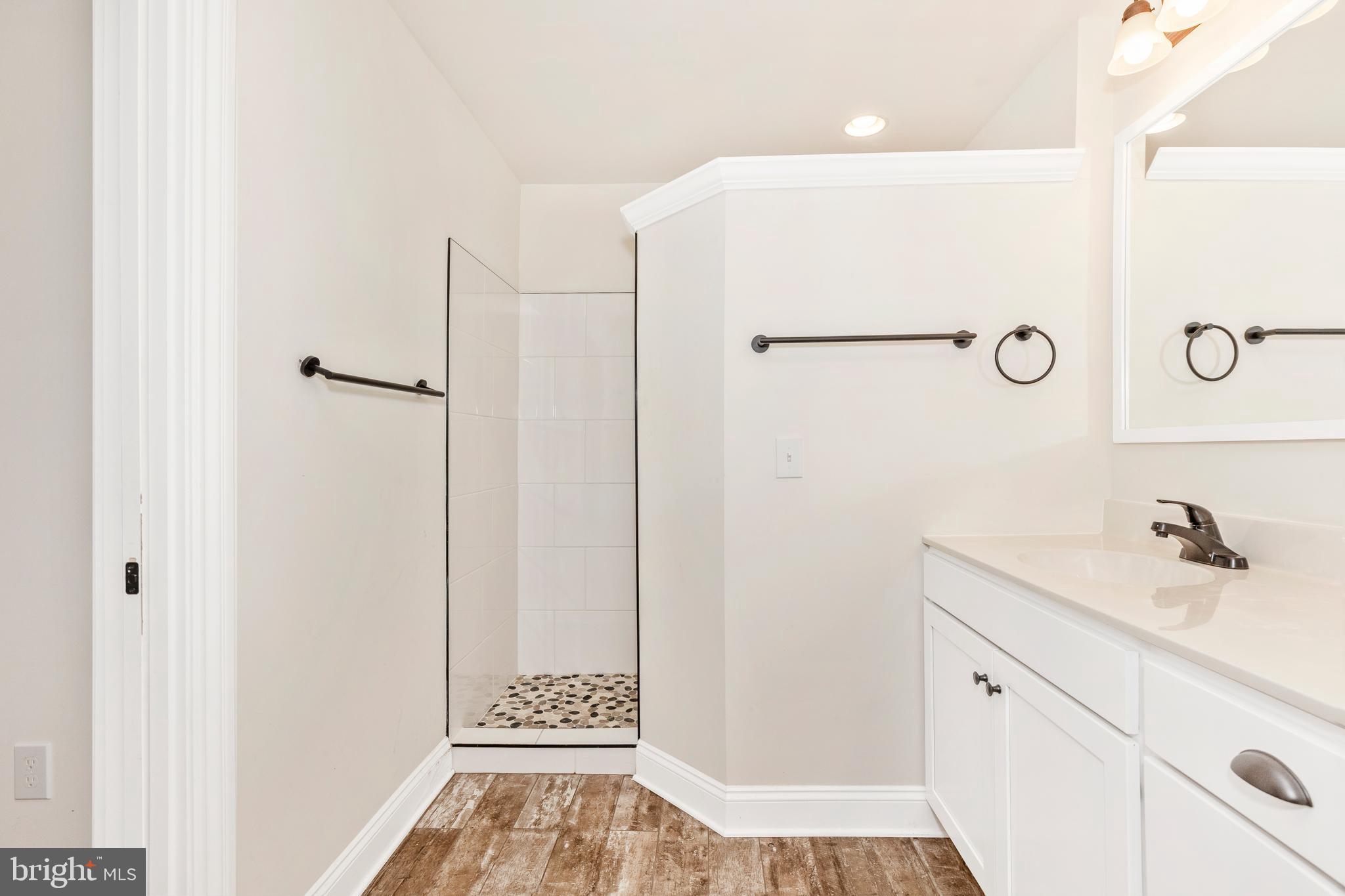 TWISTING ACRES - Residential