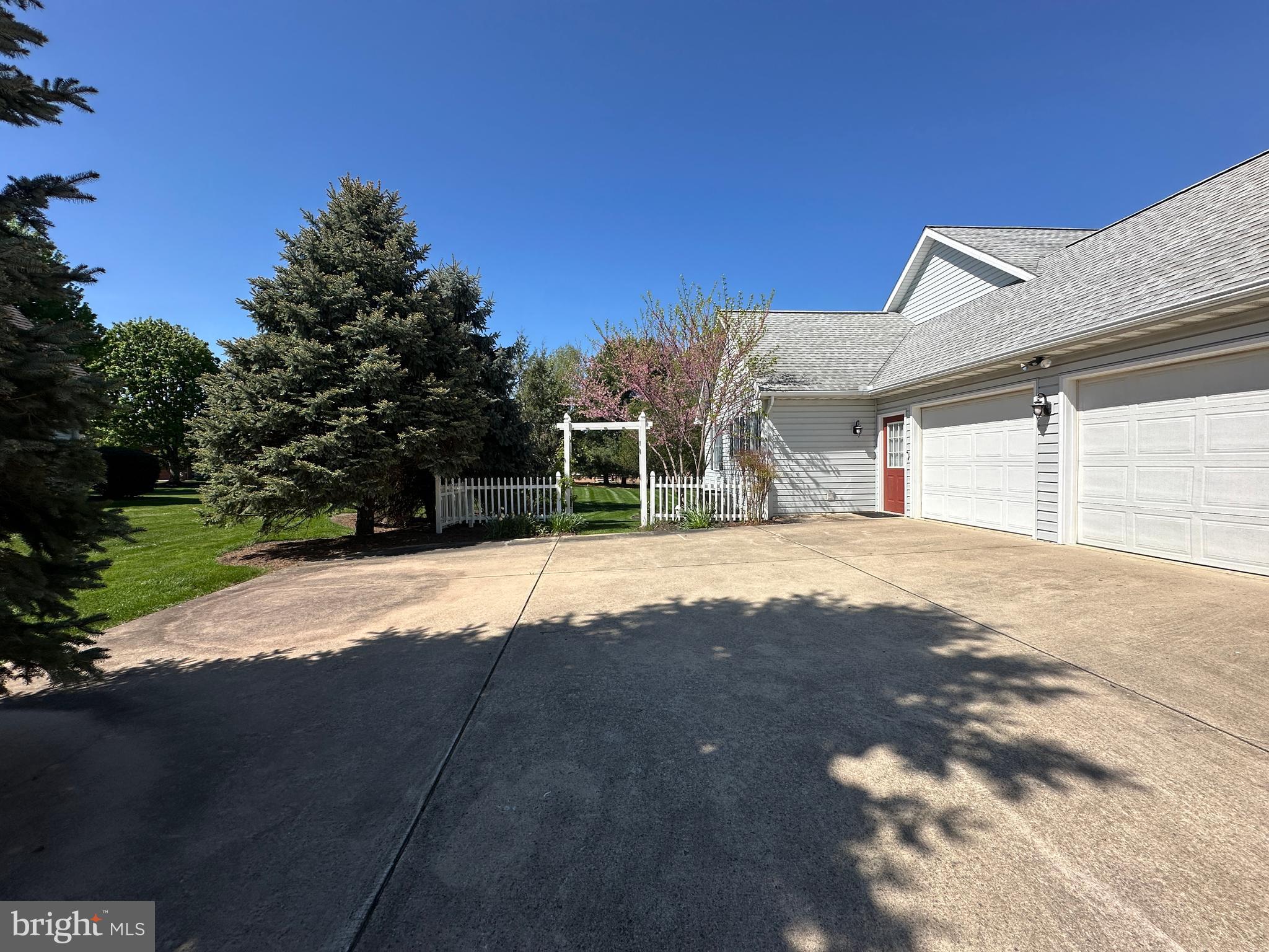 PENN NATIONAL ESTATES - Residential