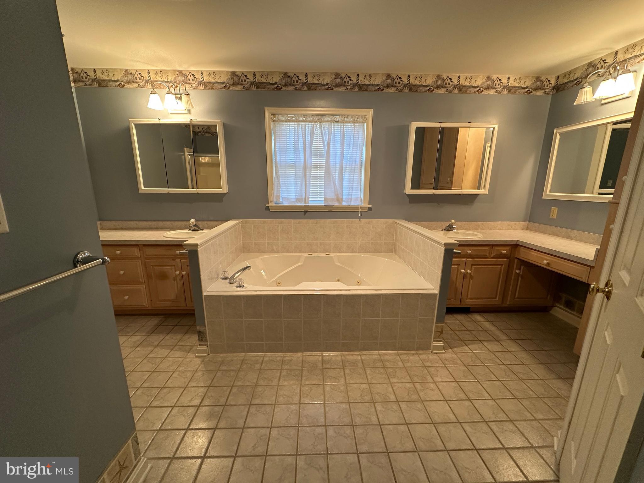 PENN NATIONAL ESTATES - Residential