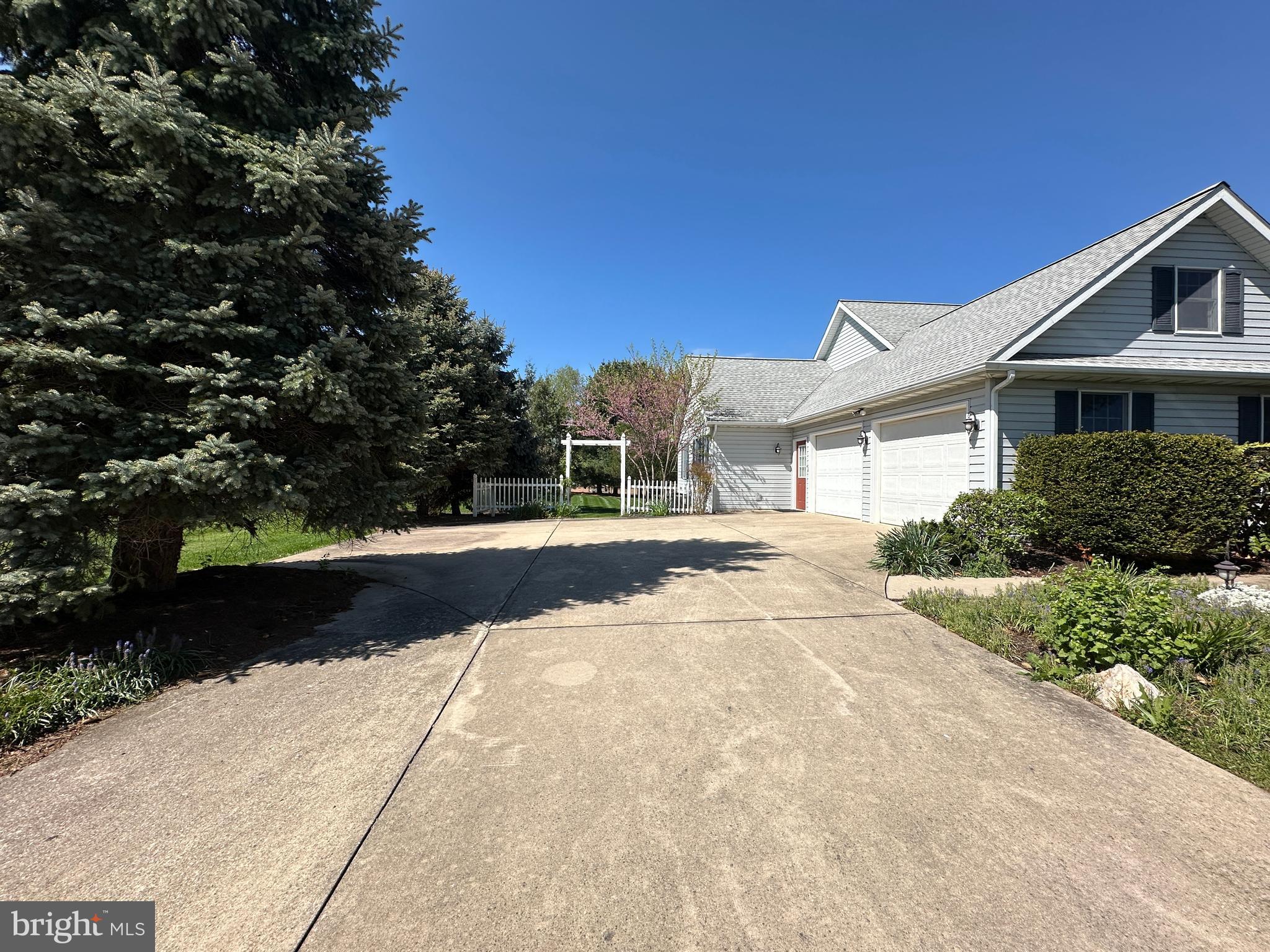 PENN NATIONAL ESTATES - Residential