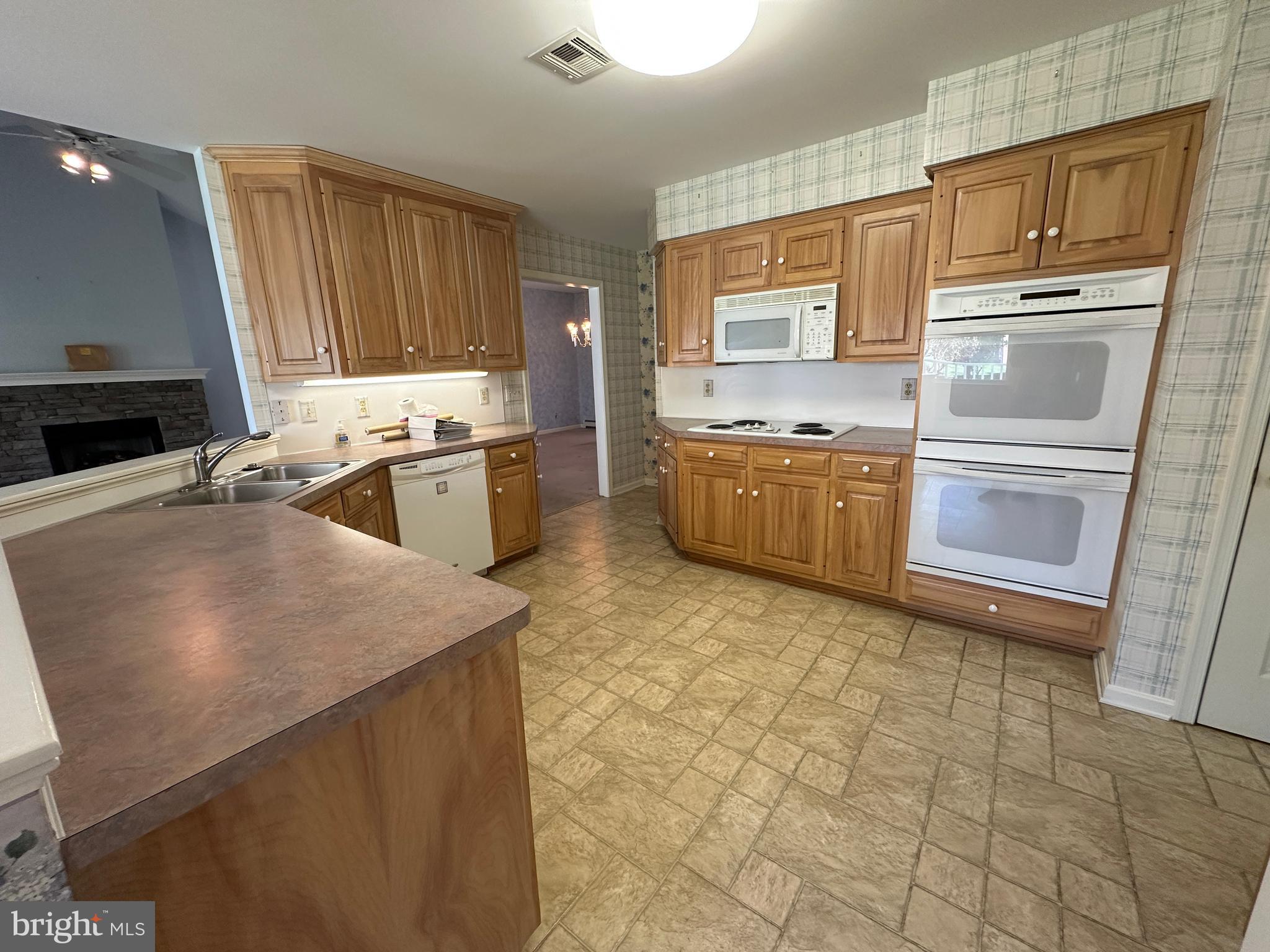 PENN NATIONAL ESTATES - Residential