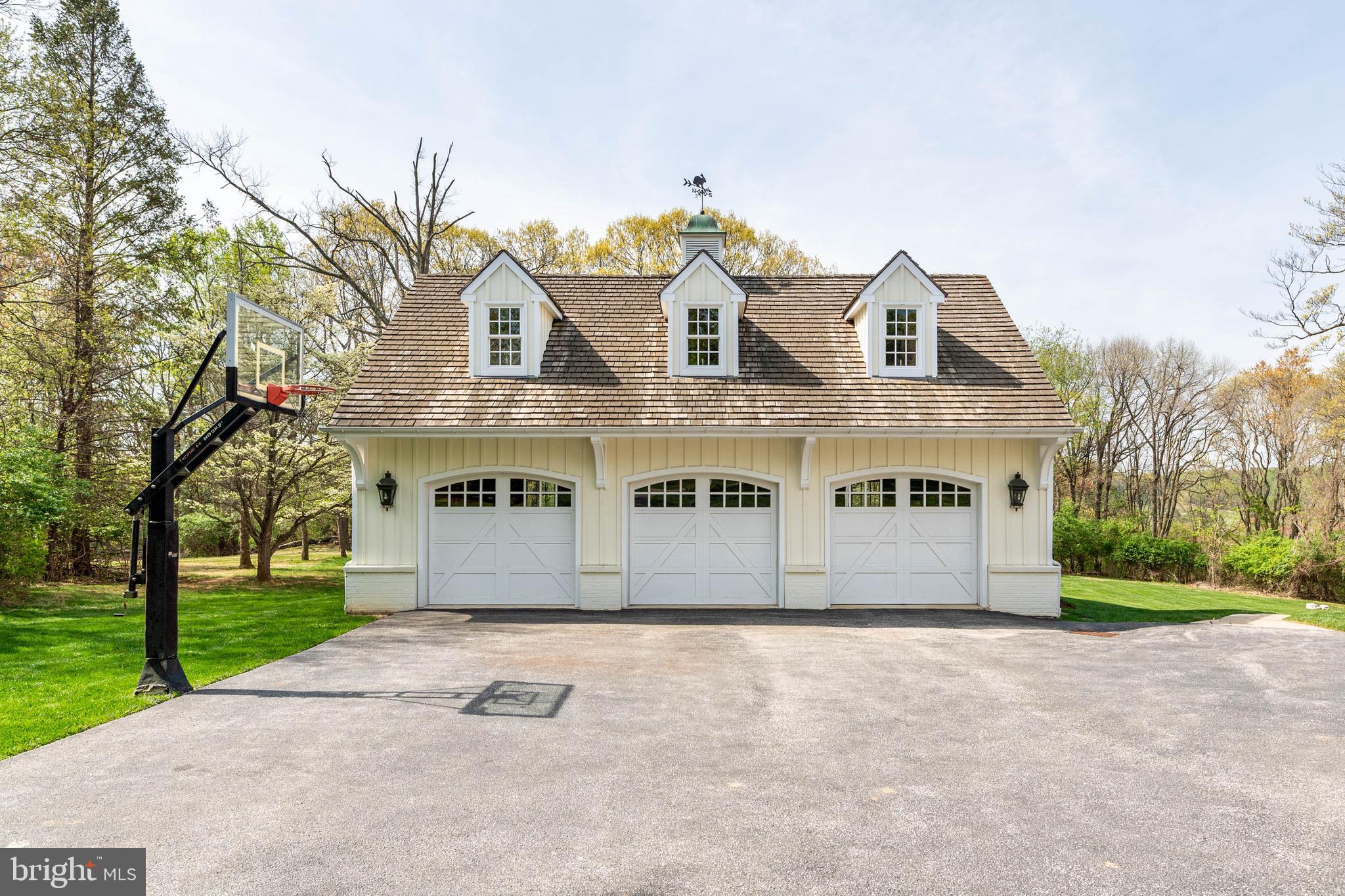 8 RABBIT RUN ROAD