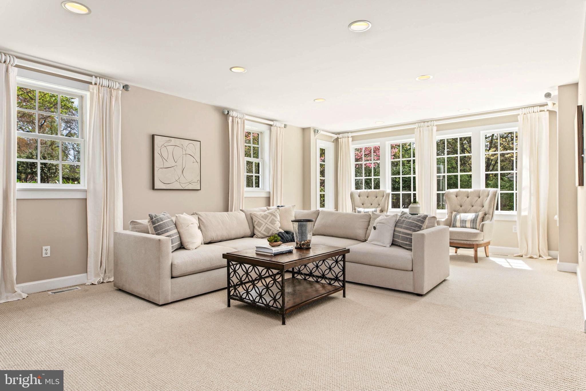 RADNOR HUNT - Residential