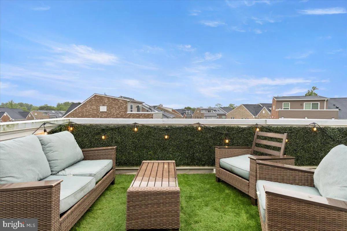 LARGO CRESCENT - Residential Lease