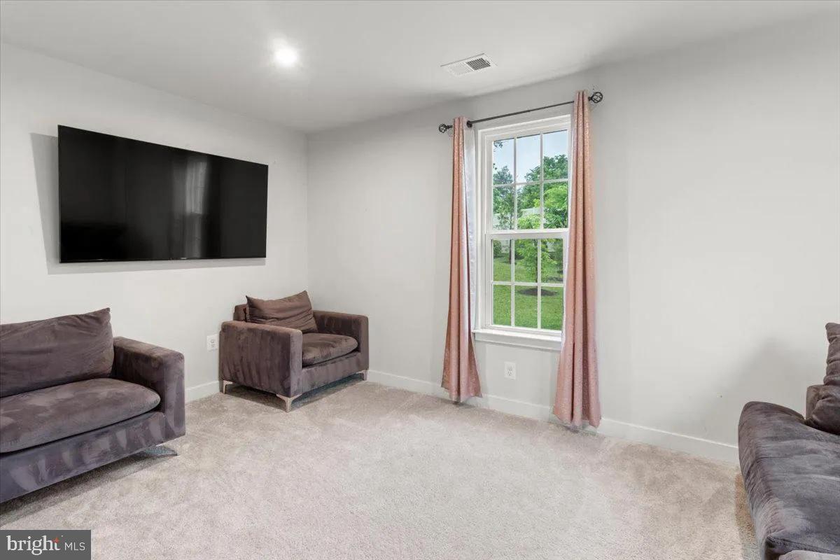 LARGO CRESCENT - Residential Lease