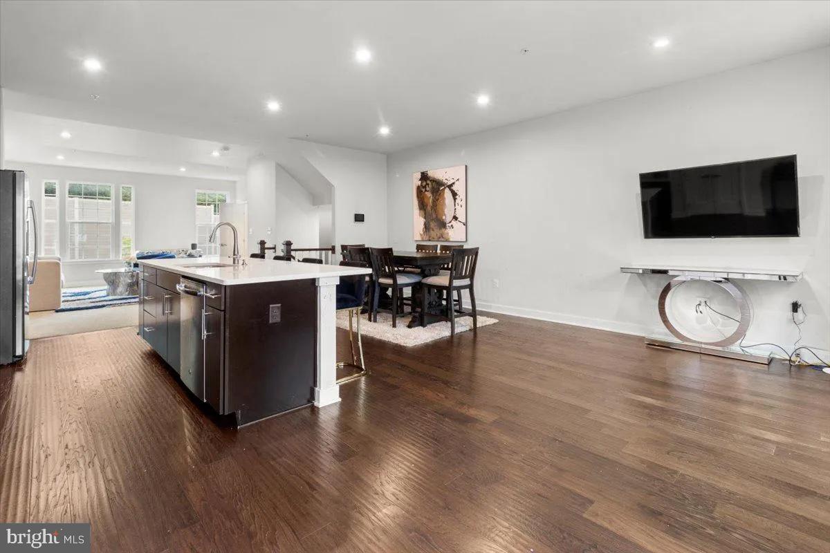 LARGO CRESCENT - Residential Lease