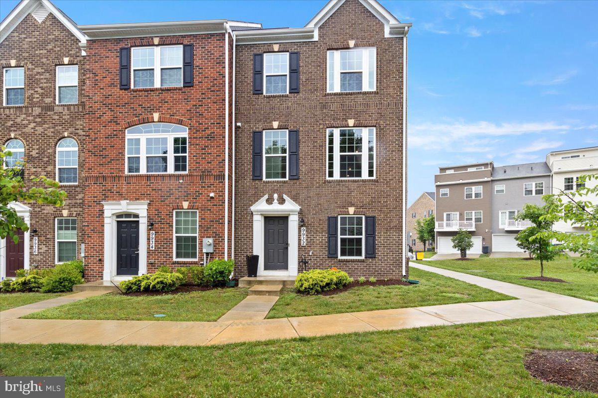 LARGO CRESCENT - Residential Lease