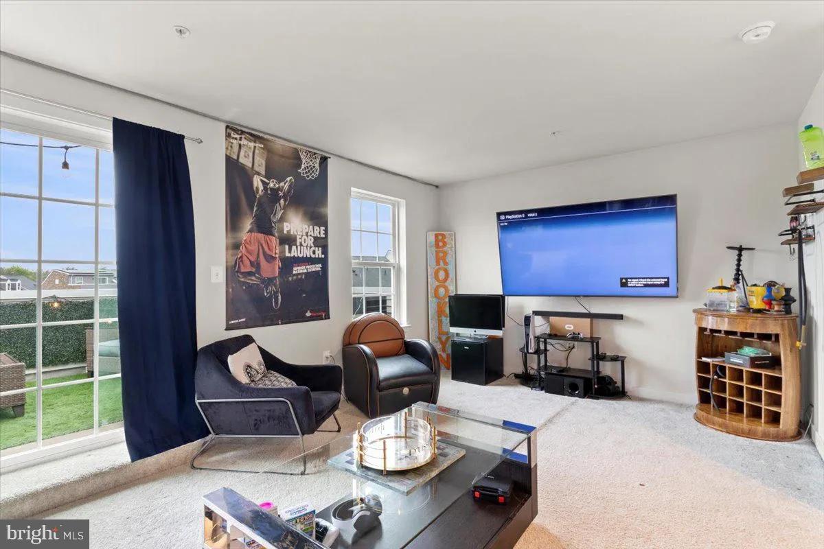 LARGO CRESCENT - Residential Lease