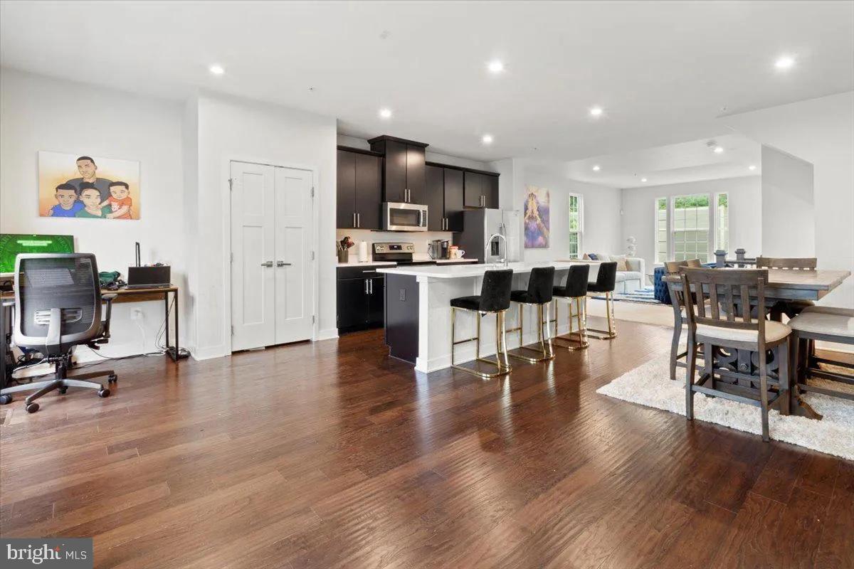 LARGO CRESCENT - Residential Lease