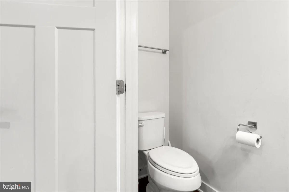 LARGO CRESCENT - Residential Lease