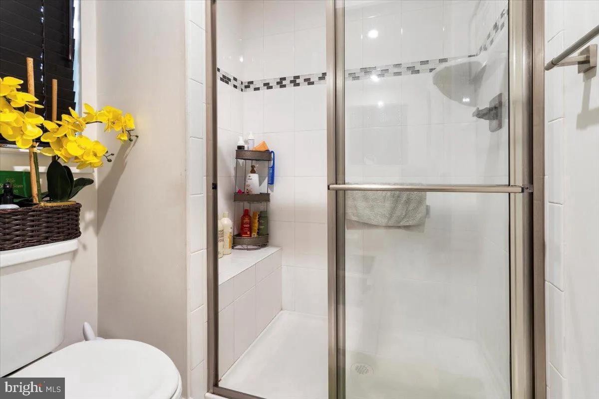 LARGO CRESCENT - Residential Lease