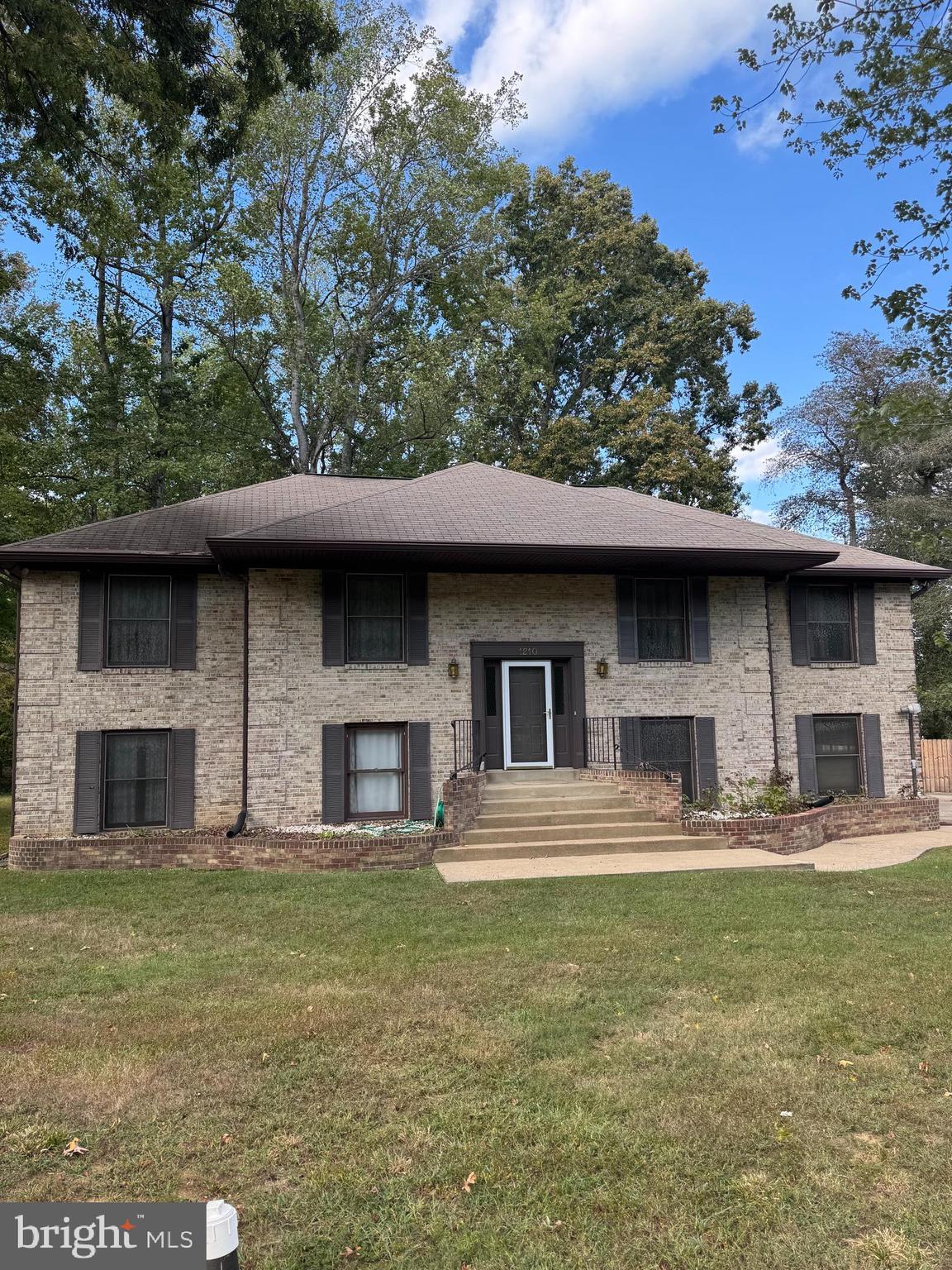 1210 RICHMOND DRIVE